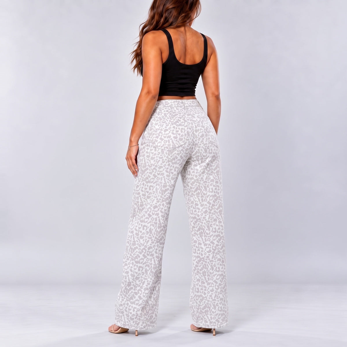 White Leopard | Three-quarter back view